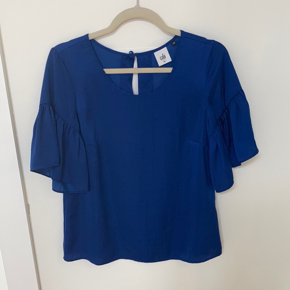 Cabi royal blue flutter sleeve blouse (xs) color of the year! Blue.